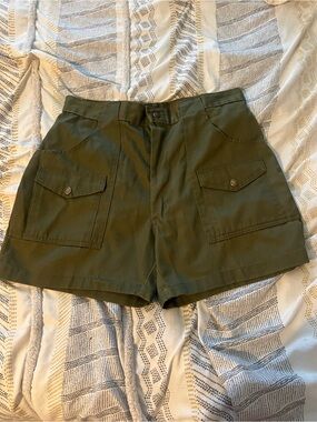 Vintage Boy Scouts of America shorts. Waist: 16”
4” inseam.